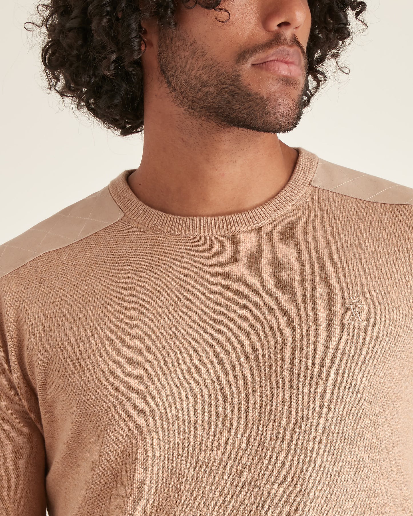 Pull à Détails Epaule