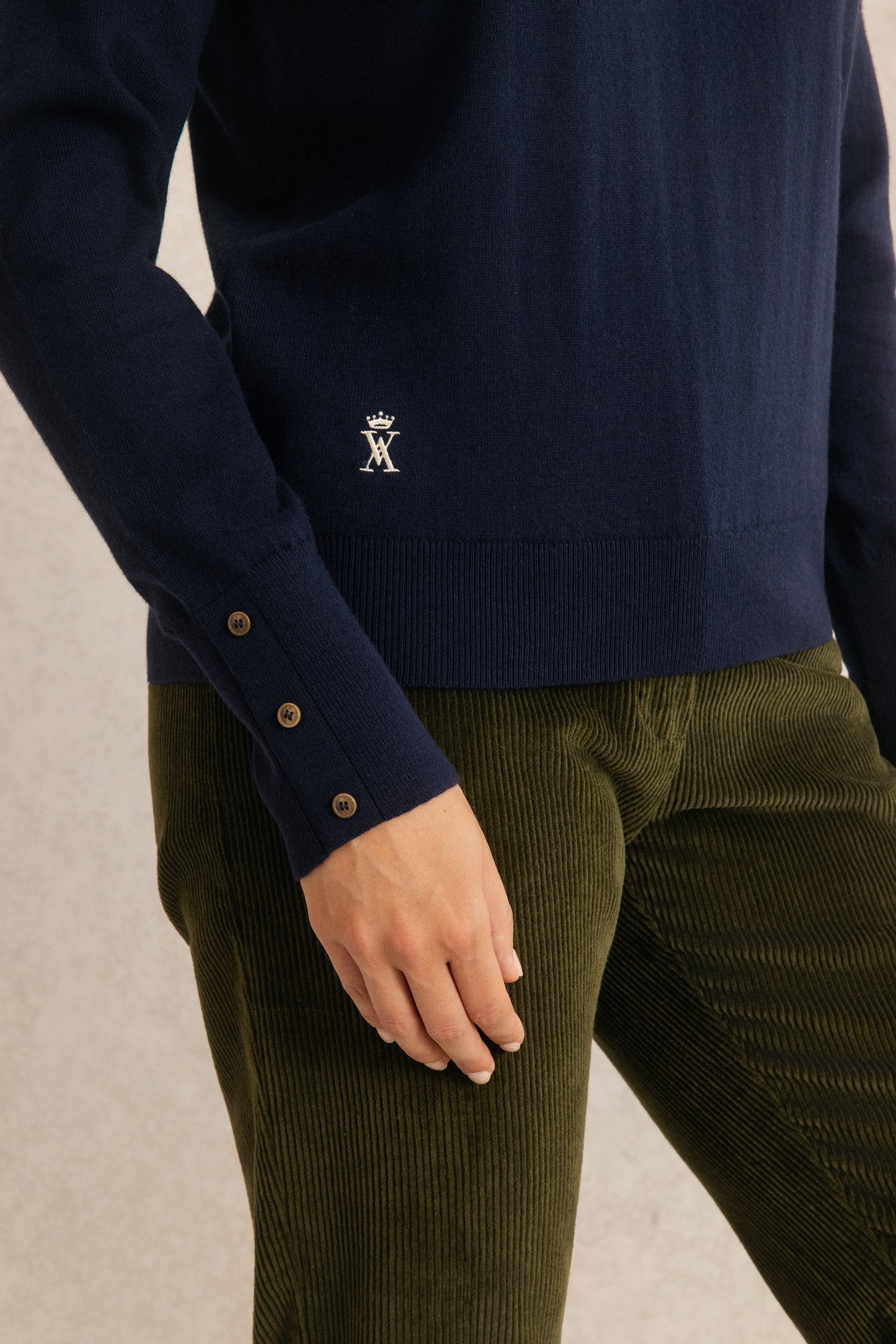 Pull Col V à Manches Boutonnées