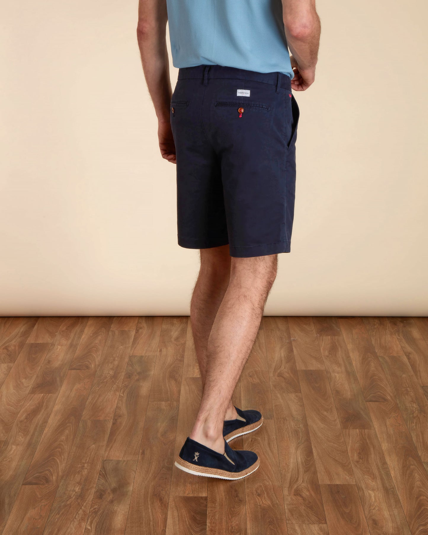 Dos du Bermuda bleu marine pour homme Vicomte A.