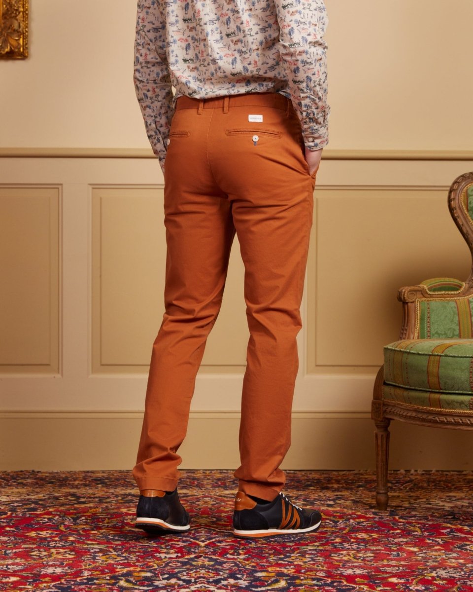 Pantalon chino droit en coton uni - Marron chaud - Vicomte A. – Vicomte A
